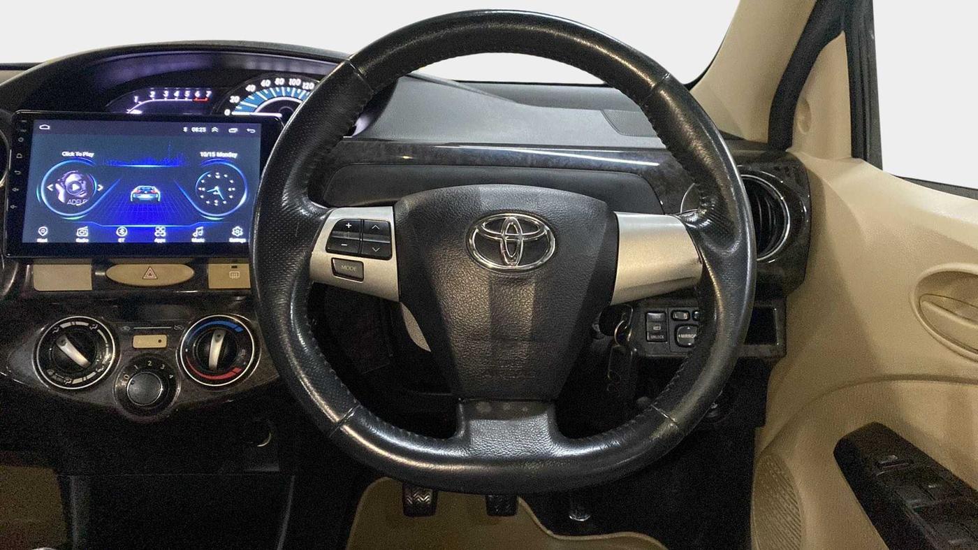 2017 Toyota Etios VX PLATINUM, Petrol, Manual, 97,301 km, Steering Wheel Close Up
