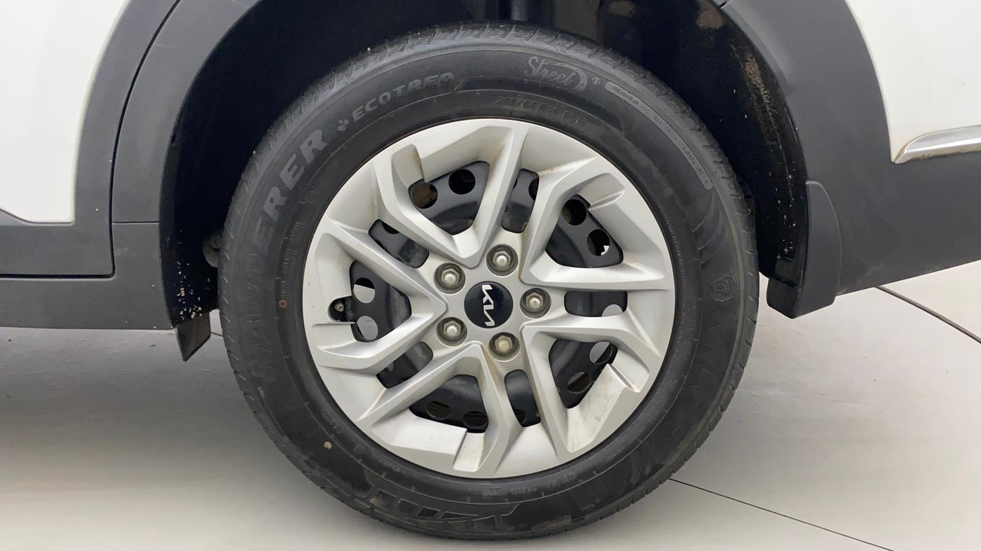 2022 KIA CARENS PRESTIGE 1.4 PETROL 7 STR, Petrol, Manual, 13,916 km, Left Rear Wheel