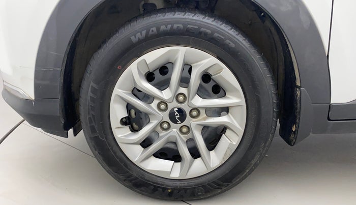 2022 KIA CARENS PRESTIGE 1.4 PETROL 7 STR, Petrol, Manual, 13,916 km, Left Front Wheel