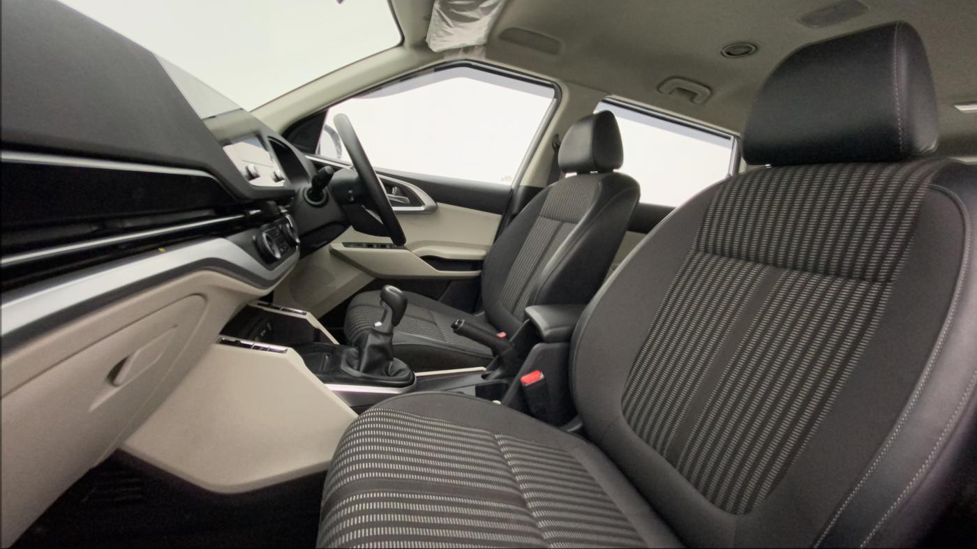 2022 KIA CARENS PRESTIGE 1.4 PETROL 7 STR, Petrol, Manual, 13,916 km, Right Side Front Door Cabin