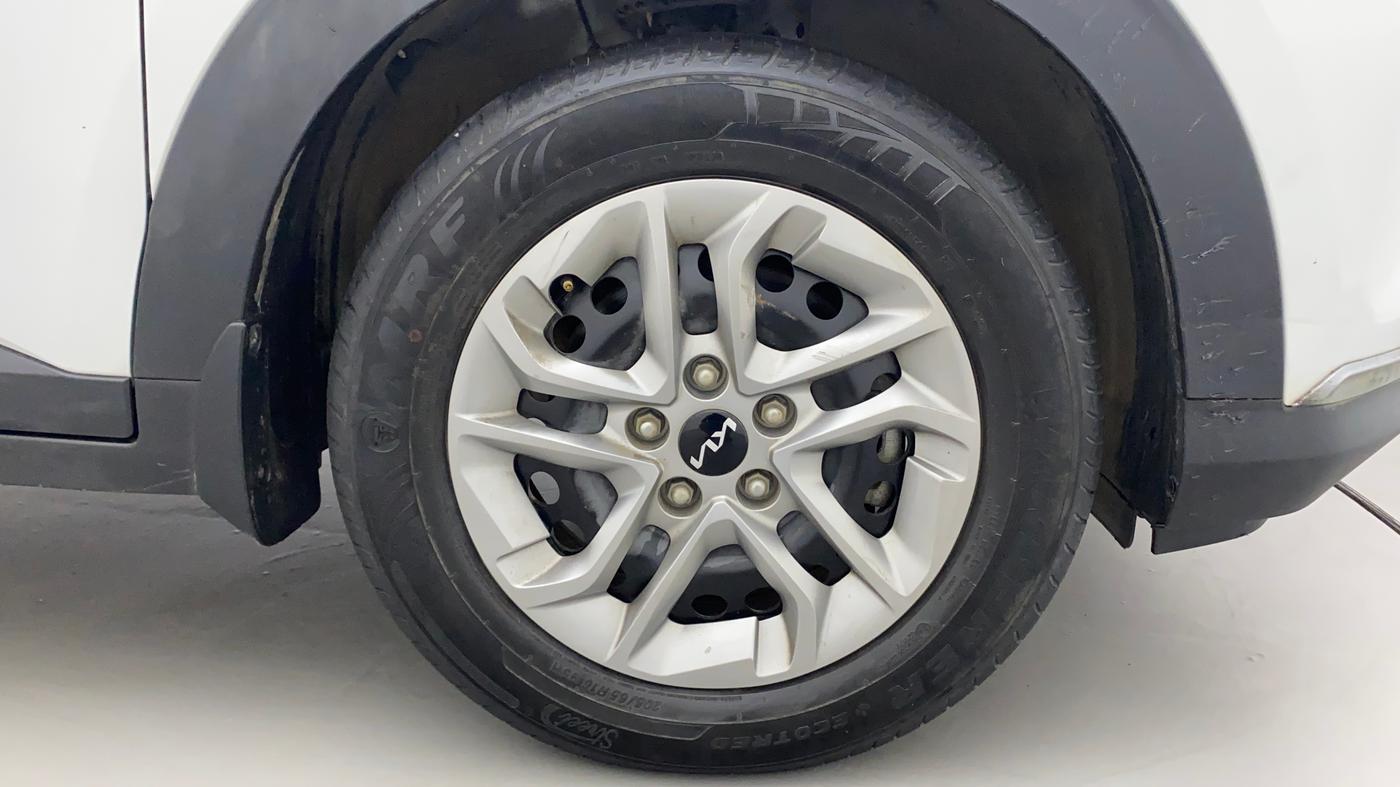 2022 KIA CARENS PRESTIGE 1.4 PETROL 7 STR, Petrol, Manual, 13,916 km, Right Front Wheel