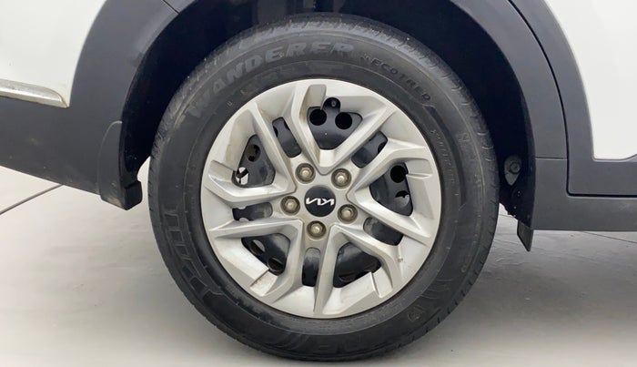 2022 KIA CARENS PRESTIGE 1.4 PETROL 7 STR, Petrol, Manual, 13,916 km, Right Rear Wheel