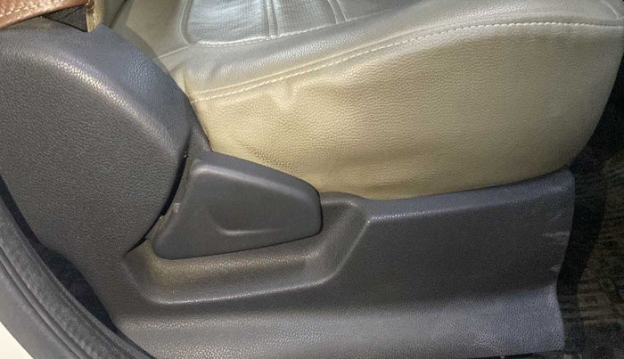 2016 Renault Kwid RXT 0.8, Petrol, Manual, 23,225 km, Driver Side Adjustment Panel
