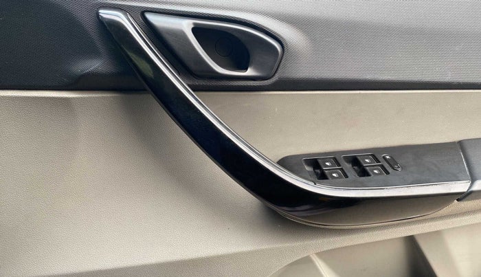 2016 Tata Tiago XT PETROL, Petrol, Manual, 67,928 km, Driver Side Door Panels Control