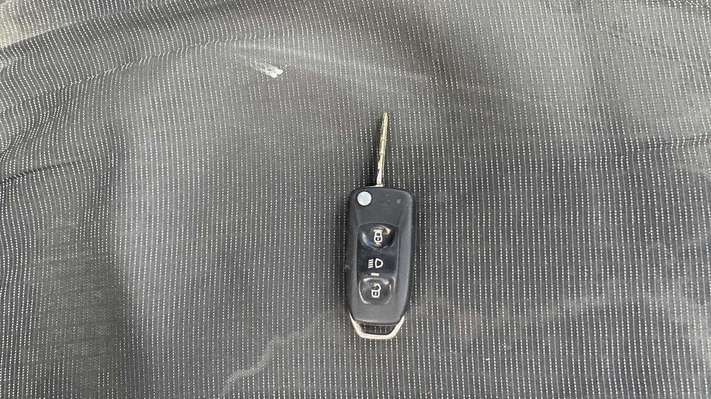 2016 Tata Tiago XT PETROL, Petrol, Manual, 67,928 km, Key Close Up