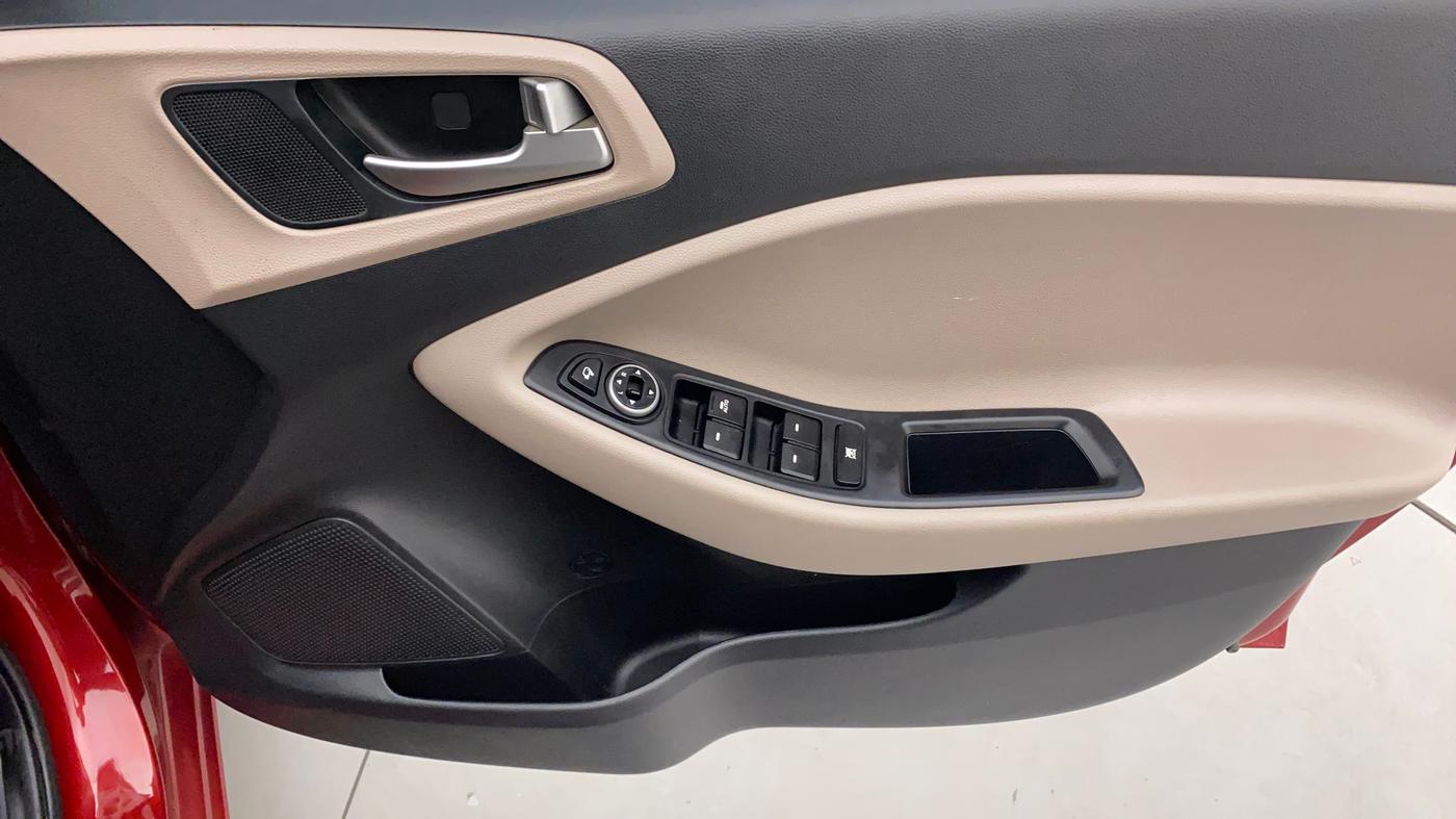 2019 Hyundai Elite i20 ASTA (O) CVT, Petrol, Automatic, 13,932 km, Driver Side Door Panels Control