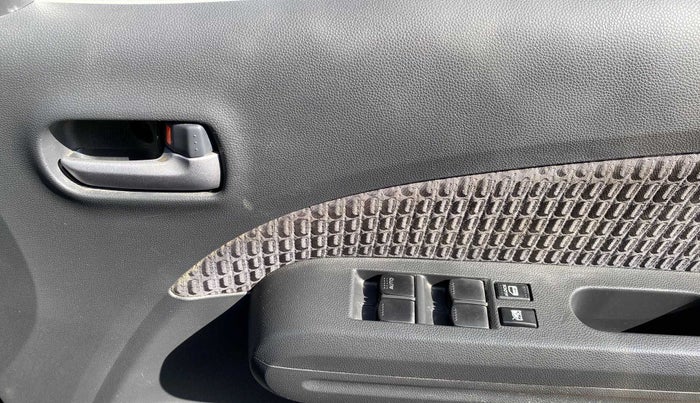 2013 Maruti Ritz VXI, Petrol, Manual, 43,864 km, Driver Side Door Panels Control