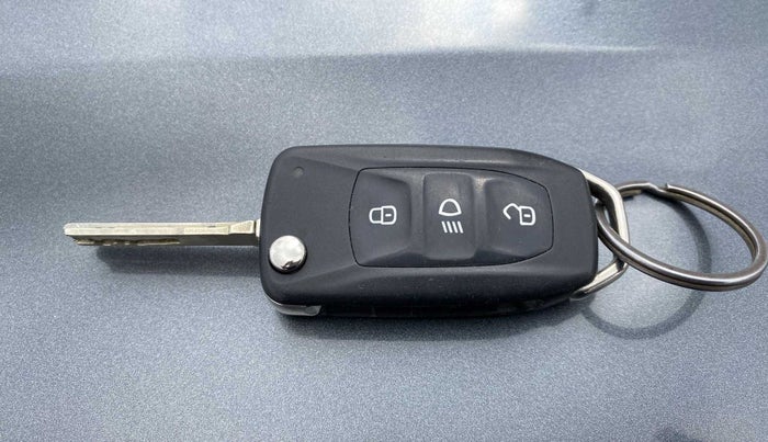 2021 Tata NEXON XM SUNROOF PETROL, Petrol, Manual, 42,601 km, Key Close Up