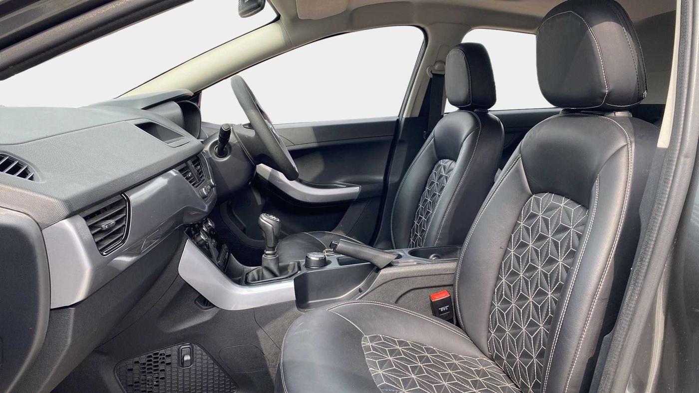2021 Tata NEXON XM SUNROOF PETROL, Petrol, Manual, 42,601 km, Right Side Front Door Cabin