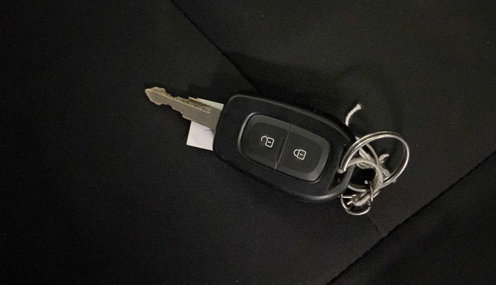 2018 Renault Kwid RXT 1.0 AMT (O), Petrol, Automatic, 10,403 km, Key Close Up