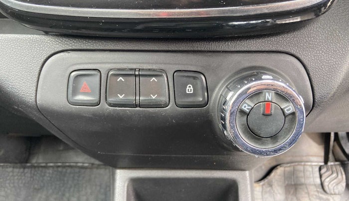2017 Renault Kwid RXL 1.0 AMT, CNG, Automatic, 61,543 km, Gear Lever