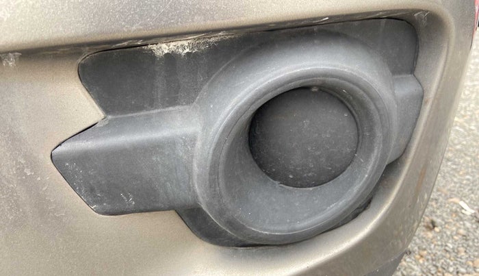 2017 Renault Kwid RXL 1.0 AMT, CNG, Automatic, 61,543 km, Left fog light - Not fixed properly
