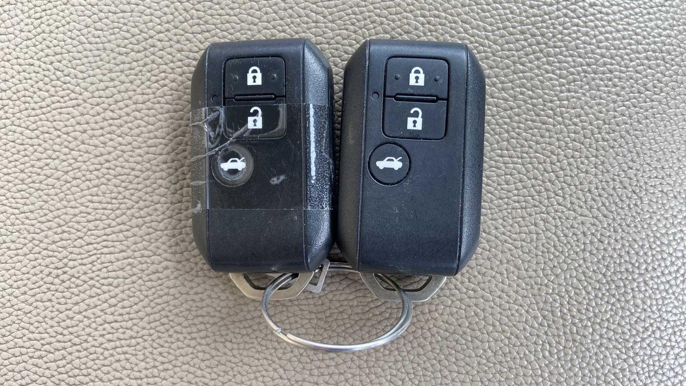 2017 Maruti Dzire ZXI PLUS AMT, Petrol, Automatic, 17,325 km, Key Close Up