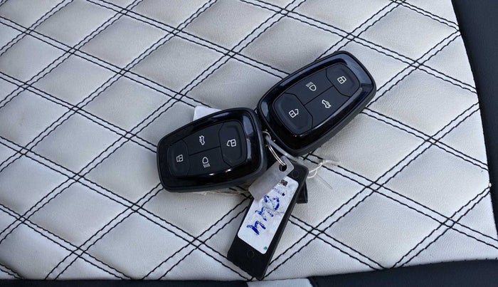 2022 Tata TIAGO NRG XZ AMT, Petrol, Automatic, 11,468 km, Key Close Up