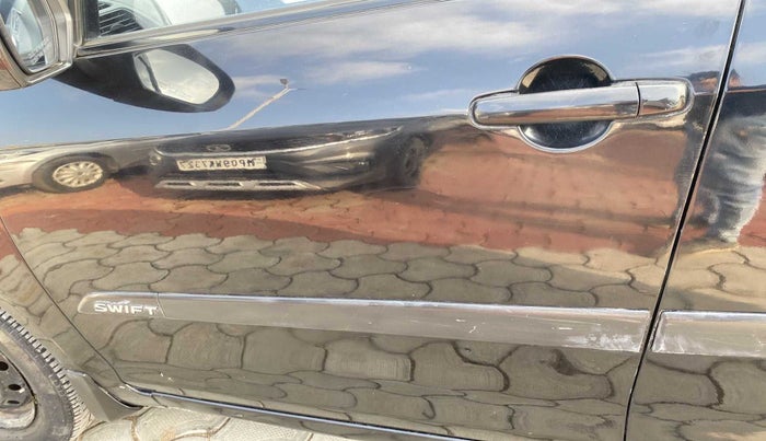 2012 Maruti Swift VDI, Diesel, Manual, 80,711 km, Front passenger door - Minor scratches