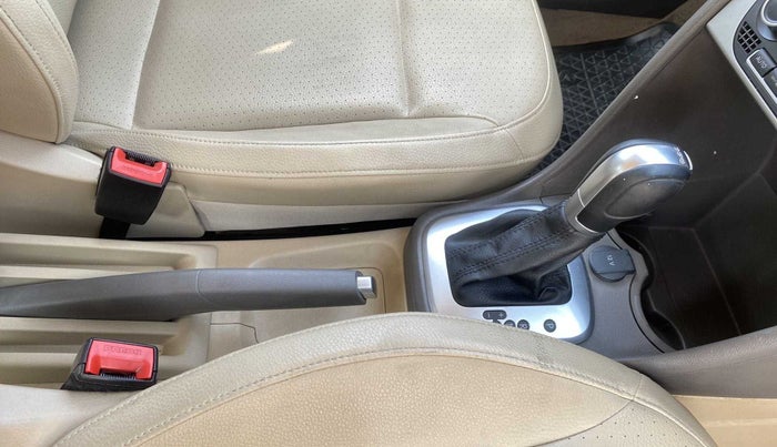 2017 Volkswagen Vento HIGHLINE PLUS 1.2 AT 16 ALLOY, Petrol, Automatic, 44,681 km, Gear Lever