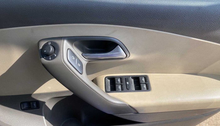 2017 Volkswagen Vento HIGHLINE PLUS 1.2 AT 16 ALLOY, Petrol, Automatic, 44,681 km, Driver Side Door Panels Control