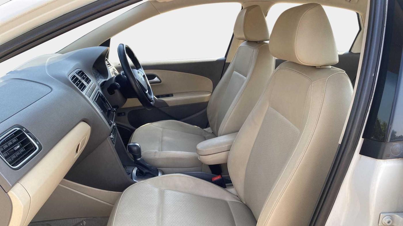 2017 Volkswagen Vento HIGHLINE PLUS 1.2 AT 16 ALLOY, Petrol, Automatic, 44,681 km, Right Side Front Door Cabin