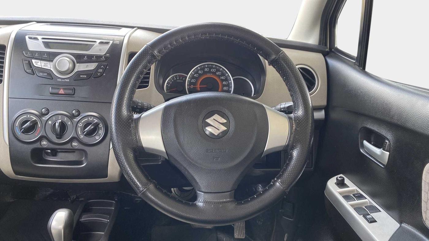 2016 Maruti Wagon R 1.0 VXI (O) AMT, Petrol, Automatic, 62,263 km, Steering Wheel Close Up