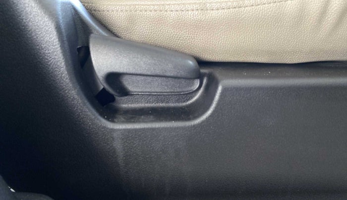 2016 Maruti Wagon R 1.0 VXI (O) AMT, Petrol, Automatic, 62,263 km, Driver Side Adjustment Panel
