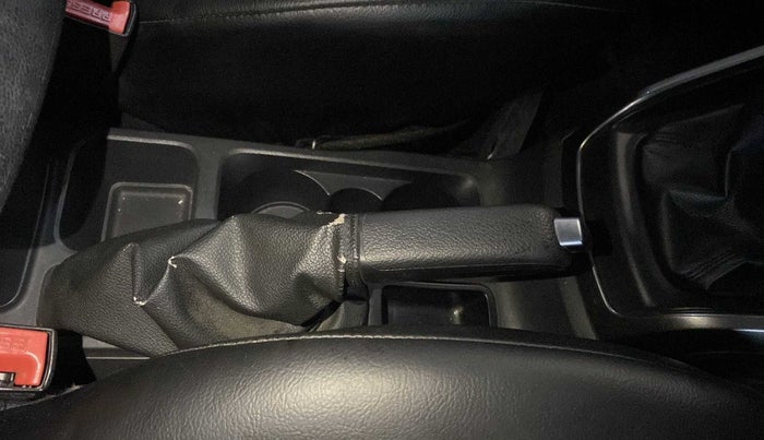 2019 Ford Ecosport TITANIUM 1.5L PETROL, Petrol, Manual, 24,423 km, Gear lever - Hand brake lever cover torn