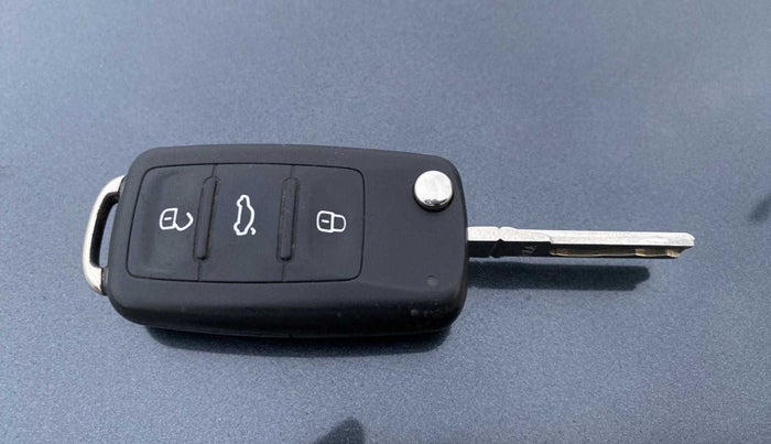 2022 Volkswagen Polo HIGHLINE PLUS 1.0L TSI, Petrol, Manual, 28,664 km, Key Close Up