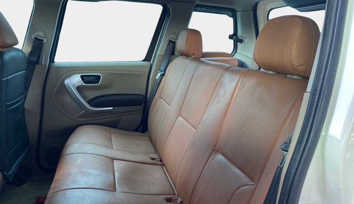 2016 Mahindra TUV300 T8, Diesel, Manual, 83,970 km, Right Side Rear Door Cabin