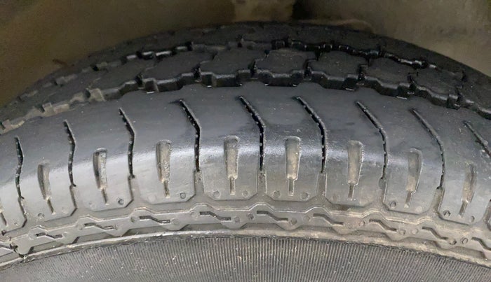 2018 Maruti Eeco 5 STR WITH A/C+HTR, Petrol, Manual, 35,201 km, Right Front Tyre Tread