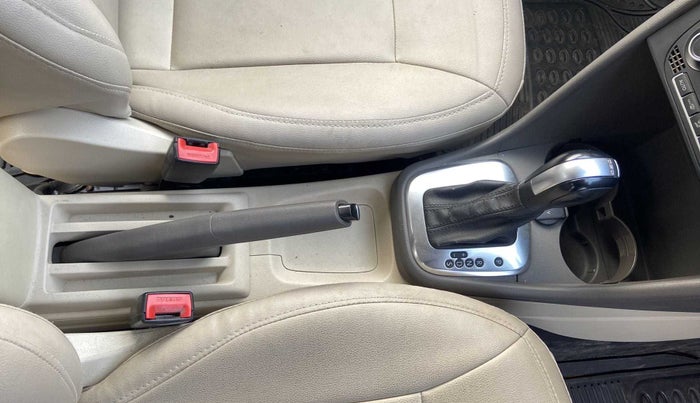 2015 Volkswagen Vento COMFORTLINE 1.2 TSI AT, Petrol, Automatic, 90,521 km, Gear Lever