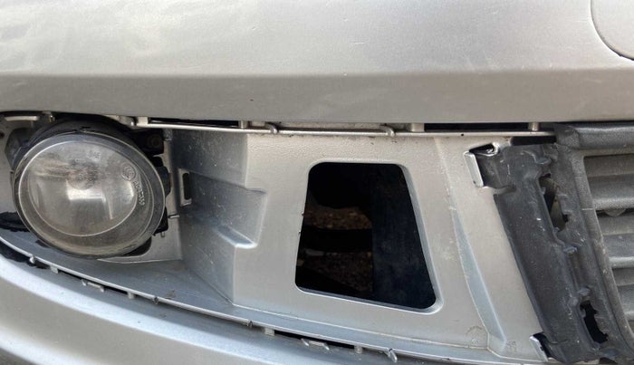 2015 Volkswagen Vento COMFORTLINE 1.2 TSI AT, Petrol, Automatic, 90,521 km, Right fog light - Fog Light cover missing
