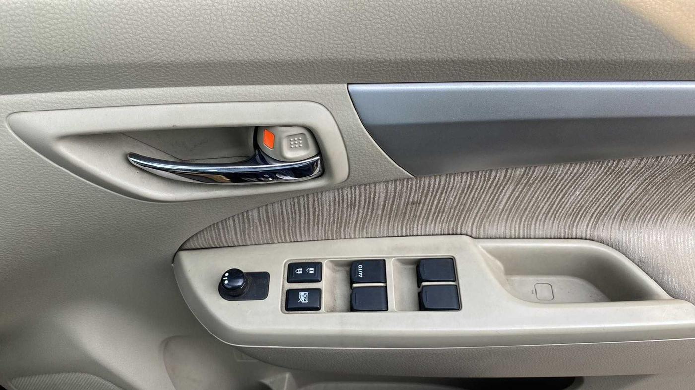 2012 Maruti Ertiga ZXI, Petrol, Manual, 80,879 km, Driver Side Door Panels Control