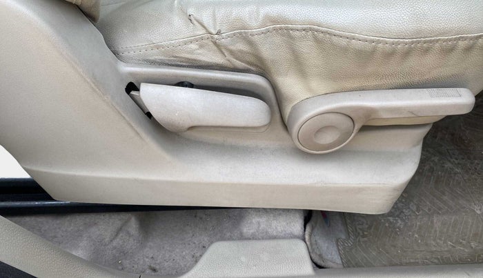 2012 Maruti Ertiga ZXI, Petrol, Manual, 80,879 km, Driver Side Adjustment Panel