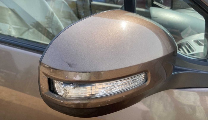 2012 Maruti Ertiga ZXI, Petrol, Manual, 80,879 km, Right rear-view mirror - Indicator light has minor damage