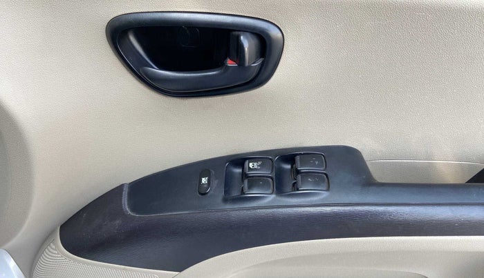 2014 Hyundai i10 MAGNA 1.1, Petrol, Manual, 88,911 km, Driver Side Door Panels Control