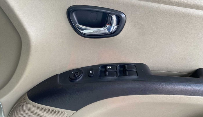 2011 Hyundai i10 SPORTZ 1.2, Petrol, Manual, 44,576 km, Driver Side Door Panels Control