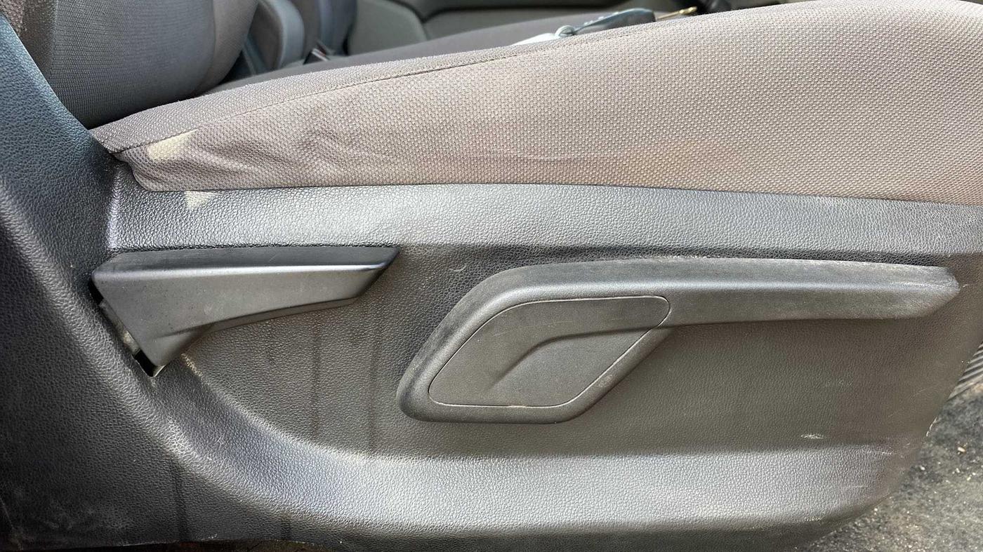 2017 Mahindra Kuv100 K6 PLUS D 6 STR, Diesel, Manual, 48,670 km, Driver Side Adjustment Panel