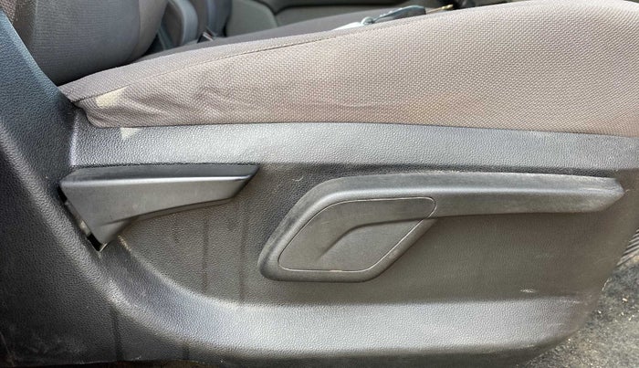 2017 Mahindra Kuv100 K6 PLUS D 6 STR, Diesel, Manual, 48,670 km, Driver Side Adjustment Panel