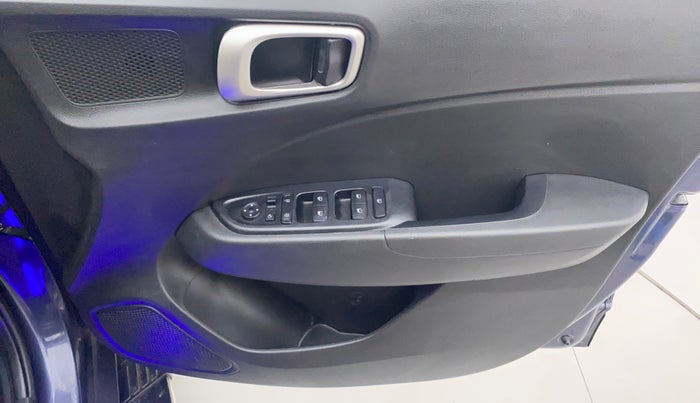 2020 Hyundai VENUE SX 1.0 TURBO, Petrol, Manual, 19,669 km, Driver Side Door Panels Control