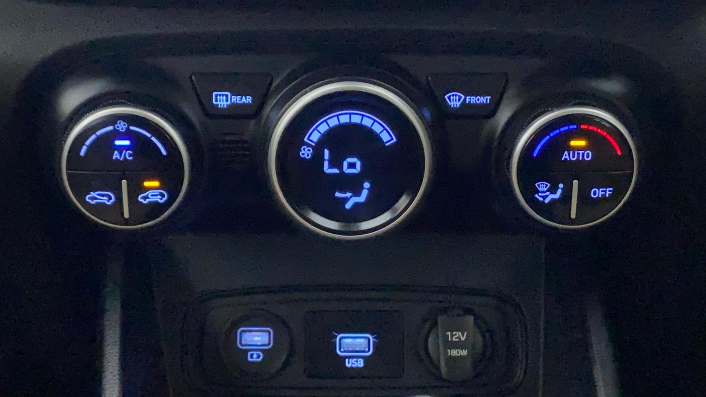 2020 Hyundai VENUE SX 1.0 TURBO, Petrol, Manual, 19,669 km, Automatic Climate Control