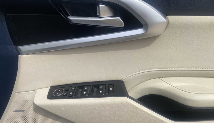 2022 KIA CARENS LUXURY PLUS 1.4 PETROL 7 STR, Petrol, Manual, 7,554 km, Driver Side Door Panels Control