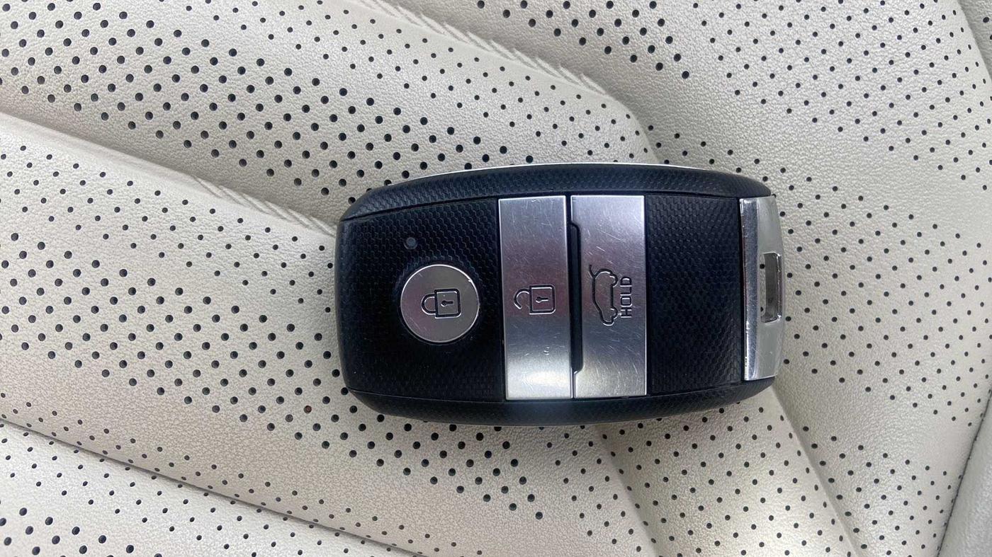 2022 KIA CARENS LUXURY PLUS 1.4 PETROL 7 STR, Petrol, Manual, 7,554 km, Key Close Up