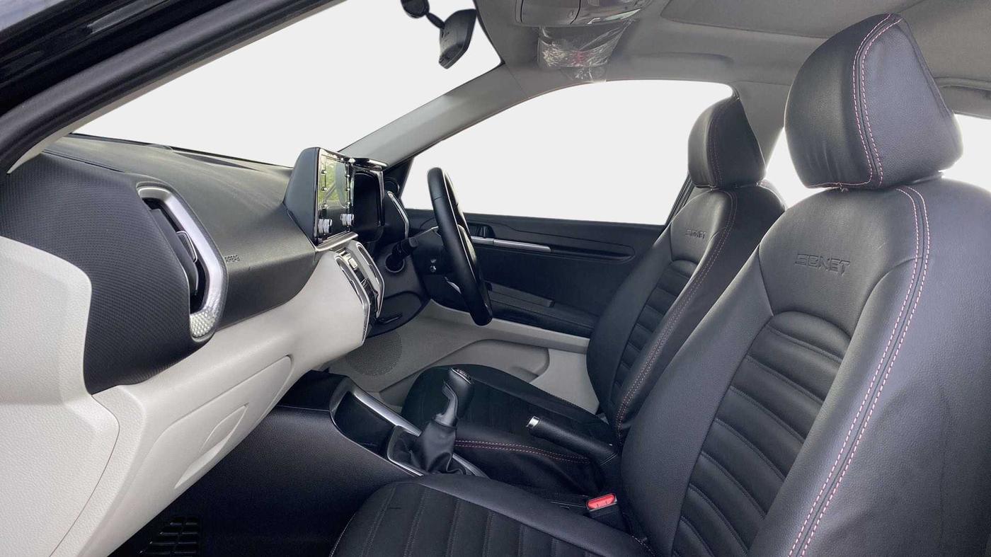 2022 KIA SONET HTX ANNIVERSARY EDITION 1.0 IMT, Petrol, Manual, 9,773 km, Right Side Front Door Cabin