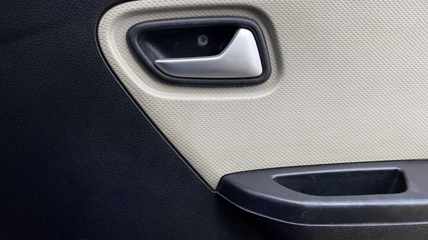 2020 Maruti Alto VXI, Petrol, Manual, 23,341 km, Driver Side Door Panels Control
