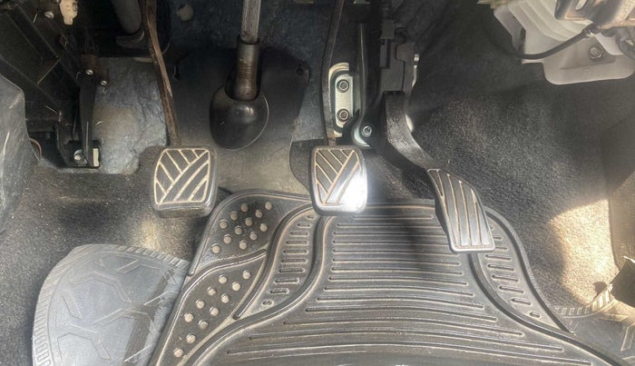 2014 Maruti Swift VXI, Petrol, Manual, 46,549 km, Pedals