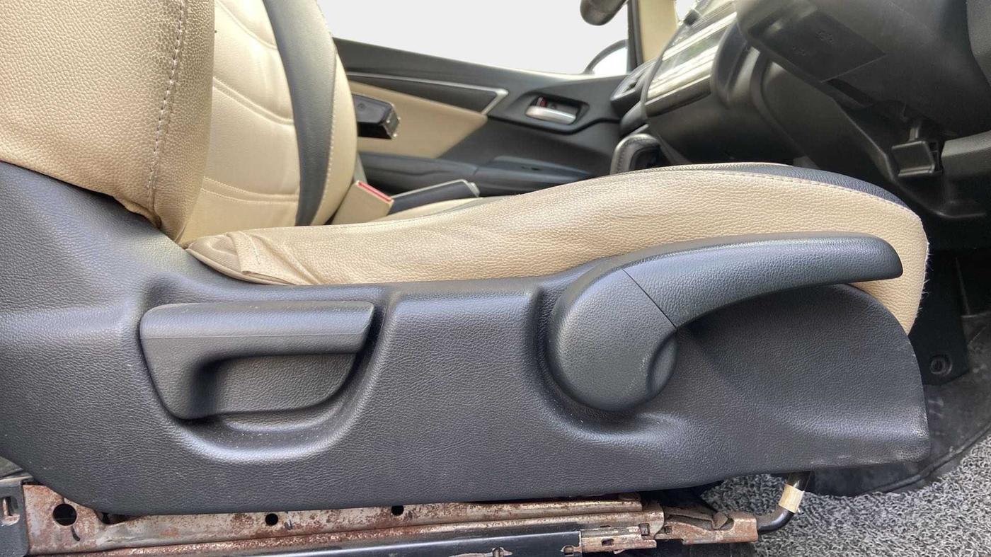 2016 Honda Jazz 1.2L I-VTEC V AT, CNG, Automatic, 70,503 km, Driver Side Adjustment Panel