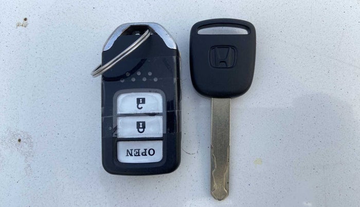 2016 Honda Jazz 1.2L I-VTEC V AT, CNG, Automatic, 70,503 km, Key Close Up