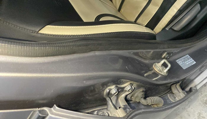 2014 Hyundai Eon ERA +, Petrol, Manual, 87,250 km, Right B pillar - Minor scratches