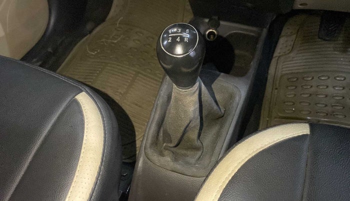 2014 Hyundai Eon ERA +, Petrol, Manual, 87,250 km, Gear lever - Boot cover slightly torn