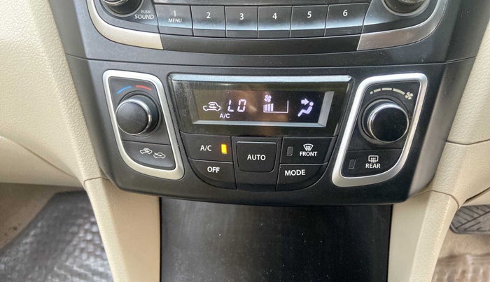 2017 Maruti Ciaz ZETA 1.4  AT PETROL, Petrol, Automatic, 72,443 km, AC Unit - Front vent has minor damage