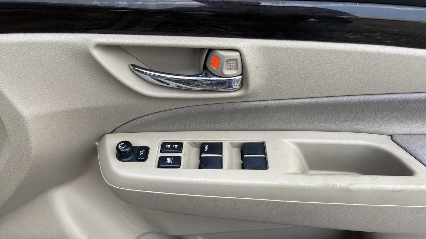 2017 Maruti Ciaz ZETA 1.4  AT PETROL, Petrol, Automatic, 72,443 km, Driver Side Door Panels Control